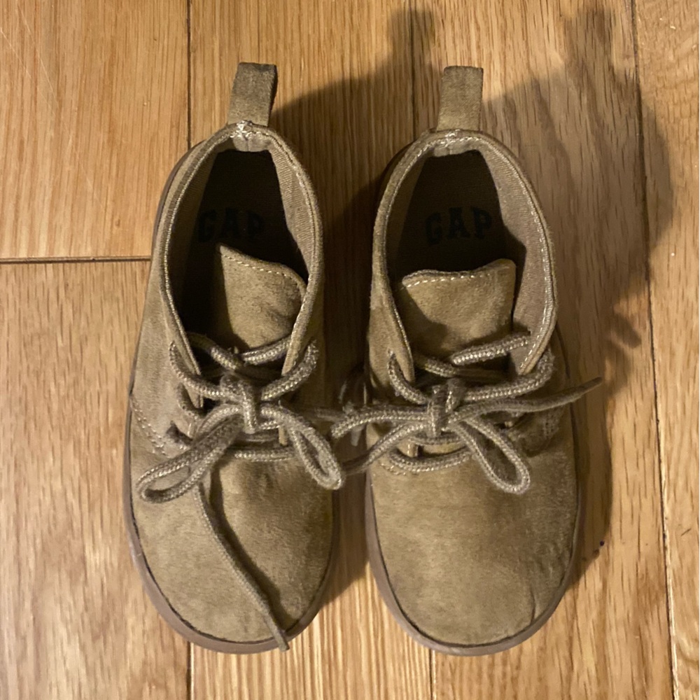 GAP Toddlers Tan Faux Suede Shoes size 8